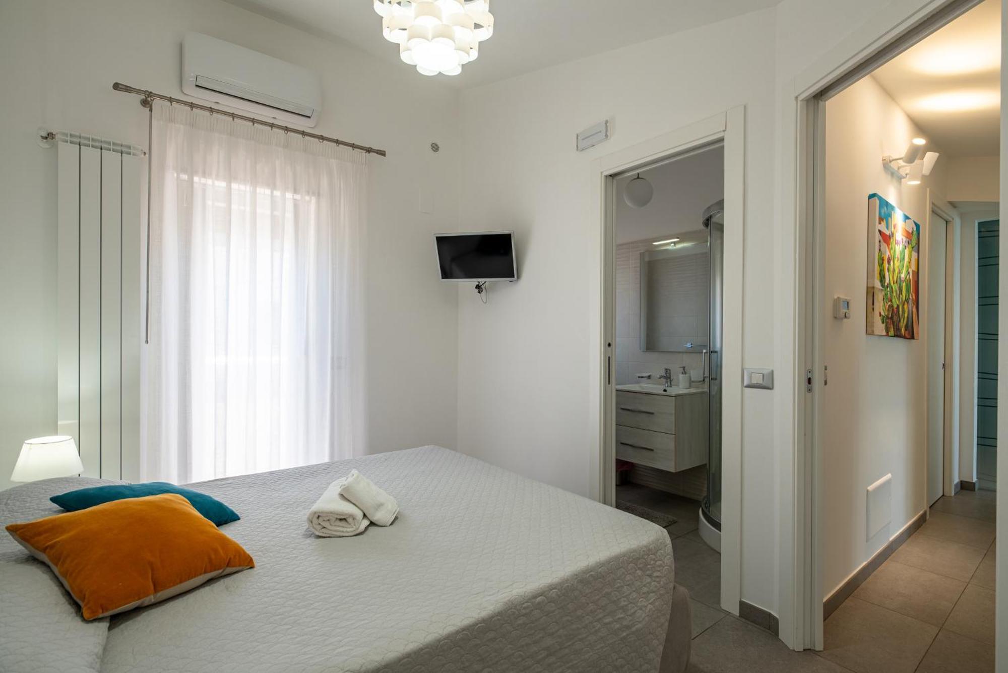 "I Mori Luxory Apartments" - Attico Mansardato Con Incantevole Vista Mare SantʼAgata di Militello Exterior foto